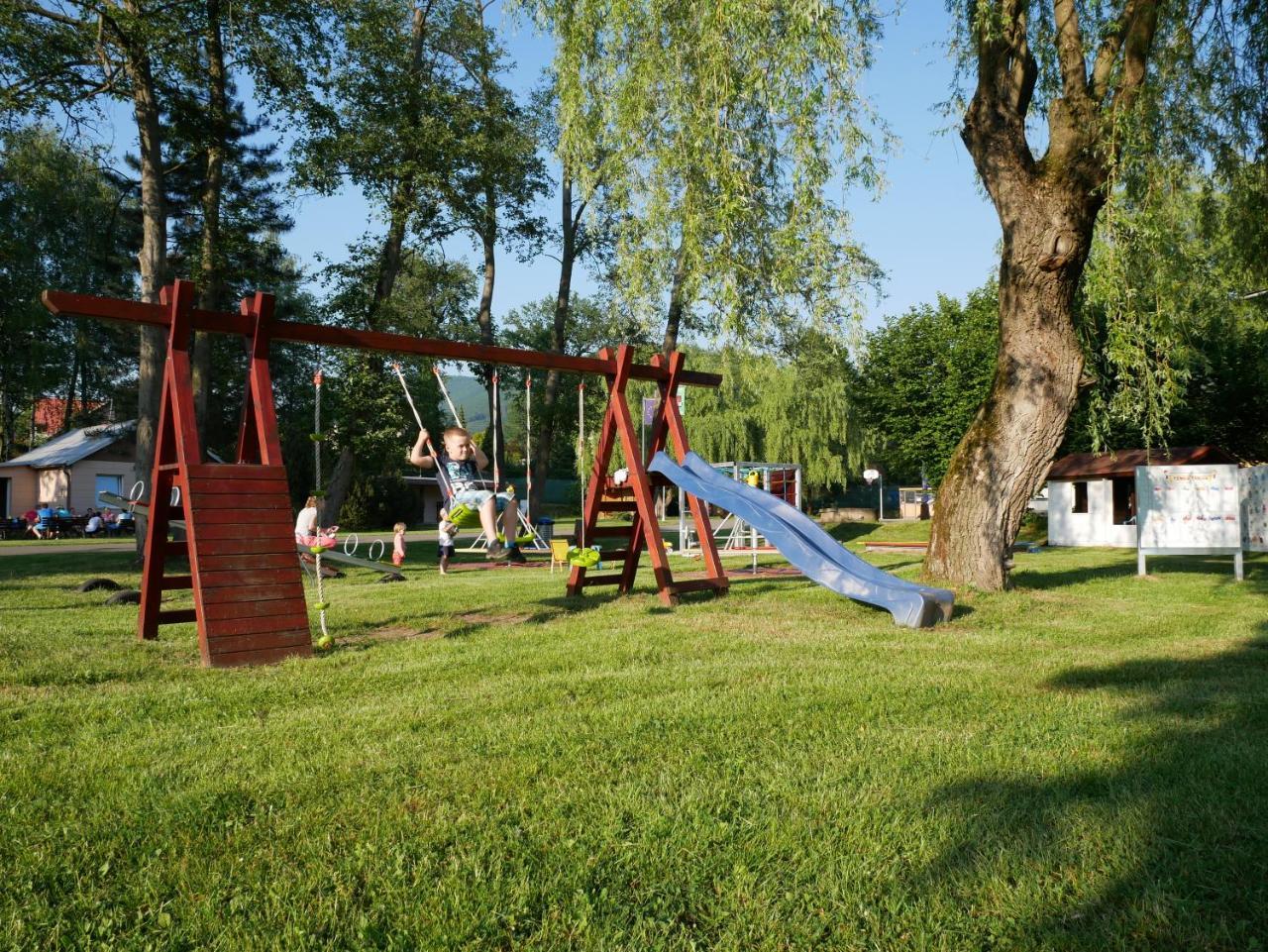 Camping Roznov Рожнов-под-Радгоштєм Екстер'єр фото